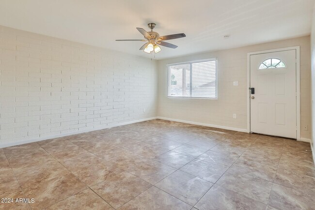 Building Photo - 7416 W Glenrosa Ave