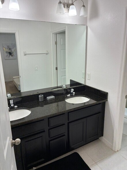 Building Photo - 4247 Gumbo Limbo Dr
