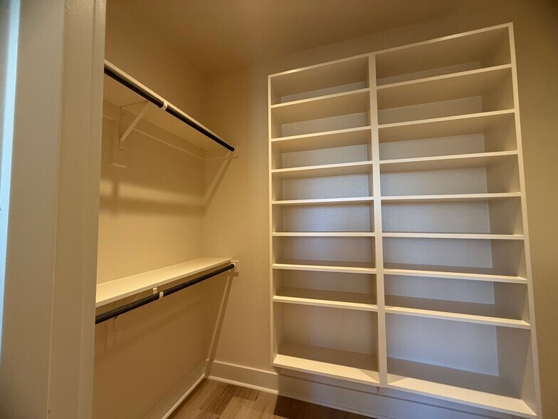 Building Photo - 207 Railroad Ave