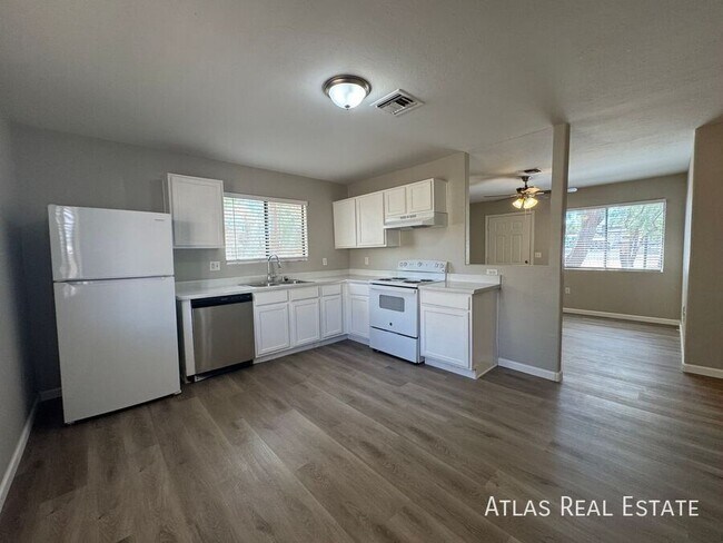 Building Photo - 506 N Iroquois Ave