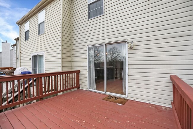 Building Photo - Charming End Of Group Townhome for Rent