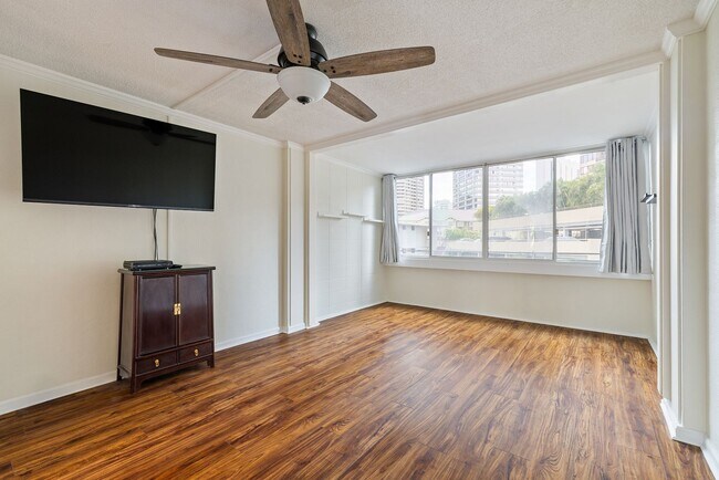 Building Photo - Remodeled 1 bed/ 1 bath- **ALL Utilities I...