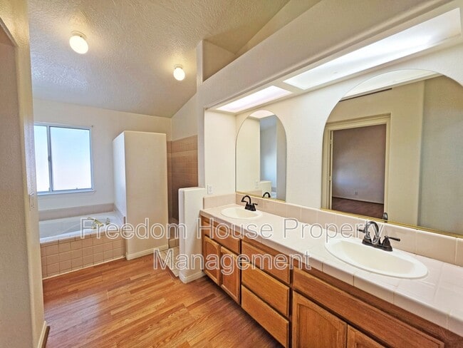 Building Photo - 2250 S Ambush St