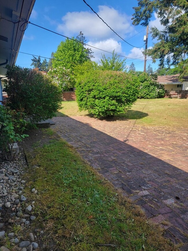 Building Photo - Affordable Lakewood 3 bedroom Rambler