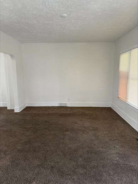 Building Photo - 12303 Cloverlawn Ave