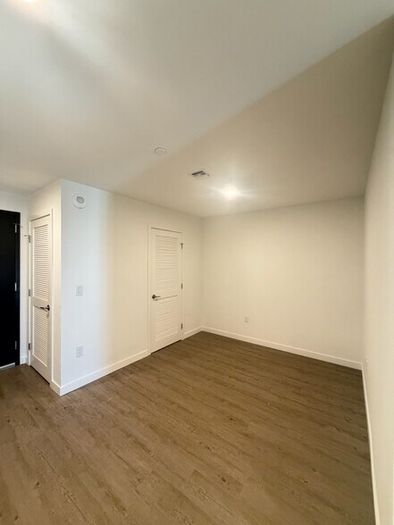 Building Photo - 100 NE 23rd St