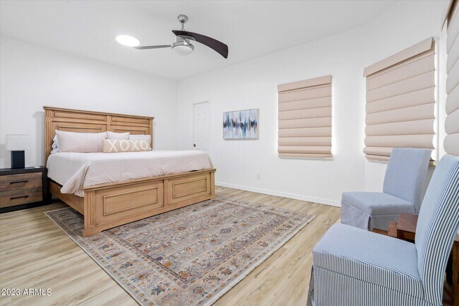 Building Photo - 8844 E San Rafael Dr