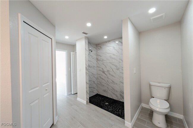 Building Photo - 707 Kismet Pkwy E