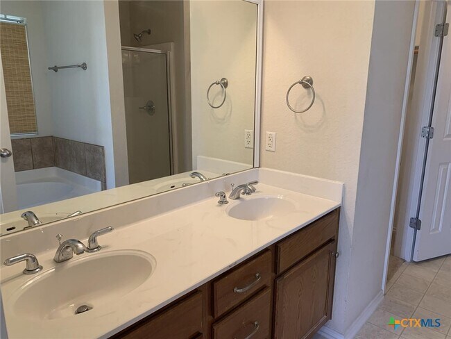 Building Photo - 2708 Butterfly Dr