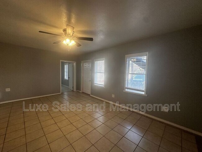 Building Photo - 1134 NW 49th St
