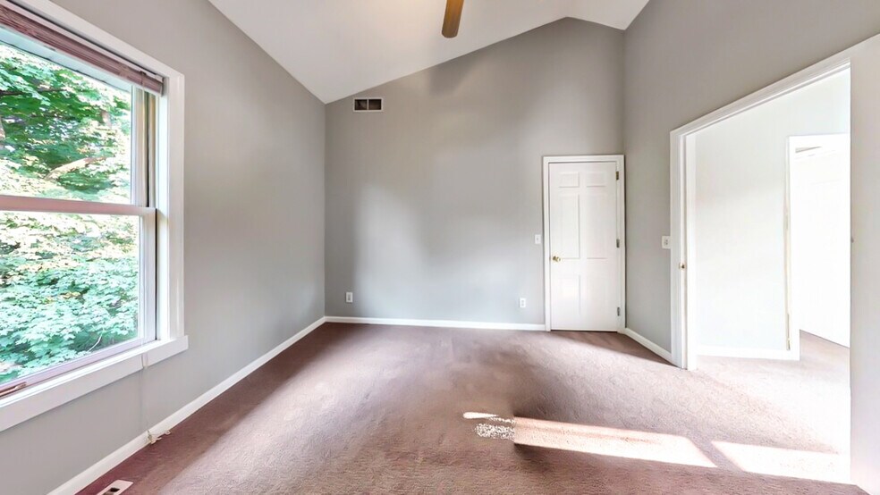 Building Photo - 520 Hanlon Ave