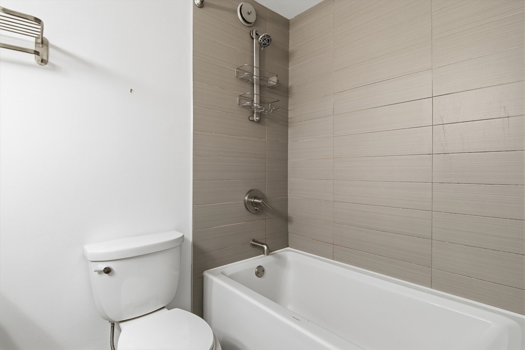 Building Photo - 70 W Huron St