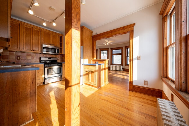 Building Photo - 507 W 33rd St