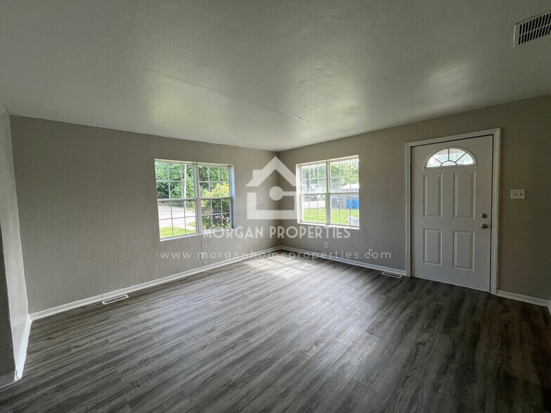 Building Photo - 211 Vasbinder Dr