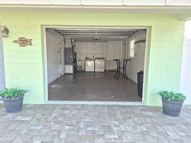 Building Photo - 737 5th St