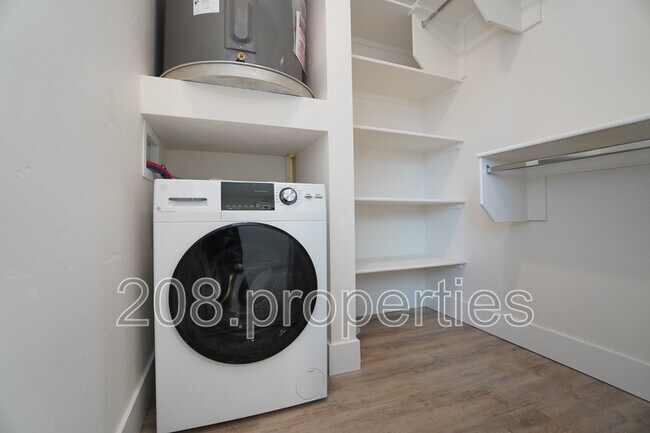 Building Photo - 4632 N Iota Ln