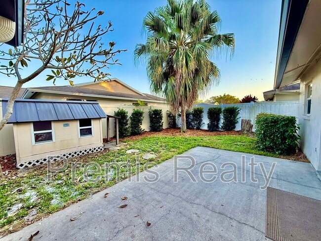 Building Photo - 2381 Timbercrest Cir W