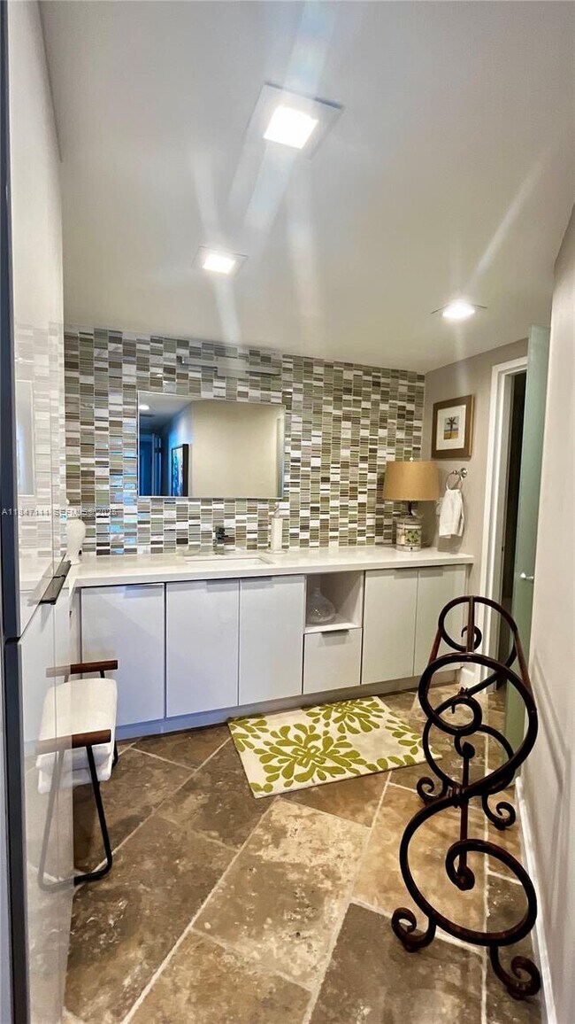 Building Photo - 9225 Collins Ave