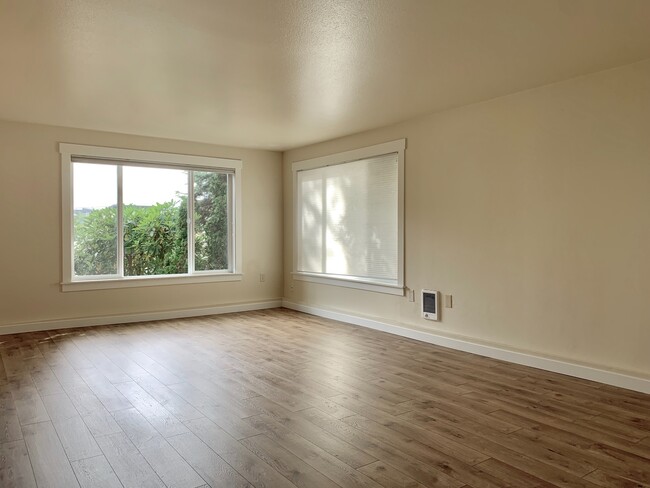 Building Photo - 3441 23rd Ave W