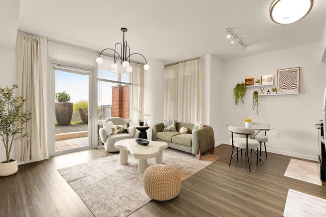 Building Photo - 1548 Spring Hill Rd