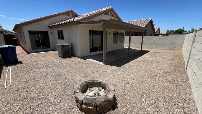 Building Photo - 1690 E Countrywalk Ln