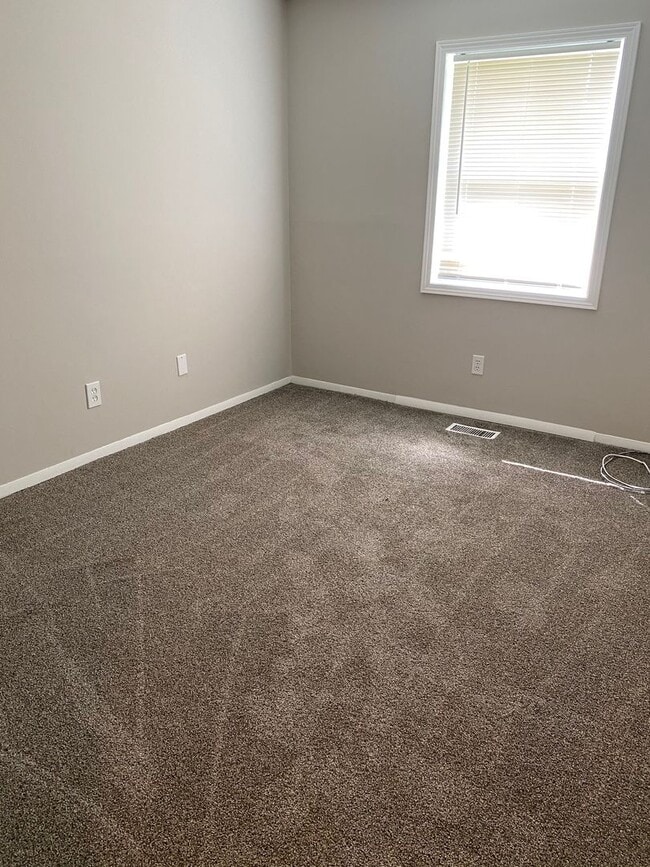 Building Photo - Total Electric 3 Bedroom 1.5 Bath Home