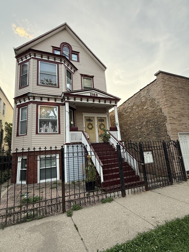 Building Photo - 2850 N Avers Ave