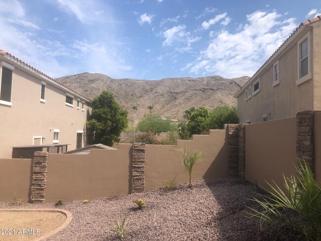 Building Photo - 320 W Mountain Sage Dr