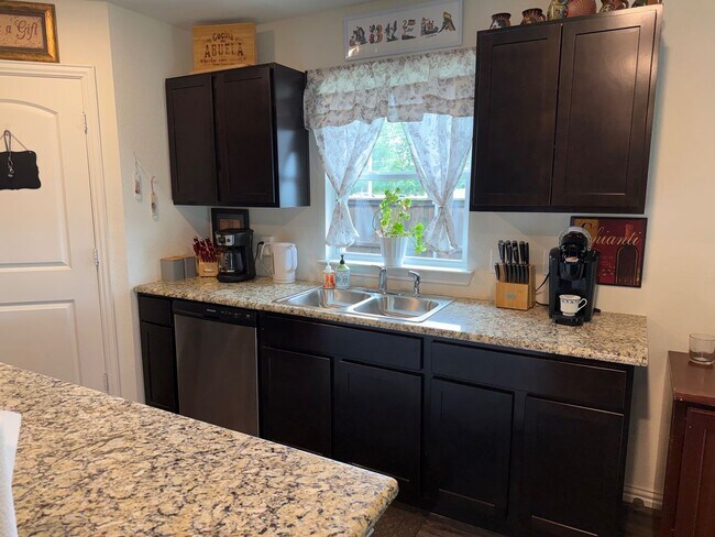 Building Photo - WEST SHERMAN 3/2/2 DESIRABLE AUSTIN LANDING NEIGHBORHOOD WITH COMMUNITY POOL!
