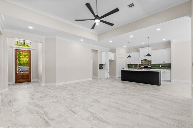 Building Photo - 244 Fawn Dr