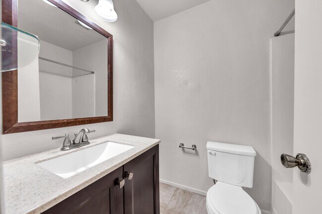 Building Photo - 2bed, 2bath condo with W/D, Balsony and river access