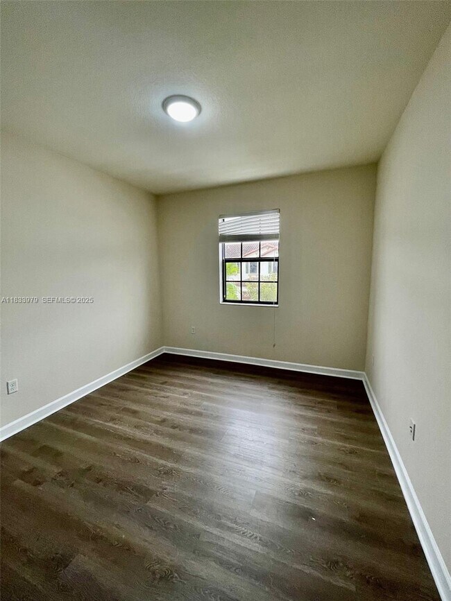 Building Photo - 146 SE 34th Terrace