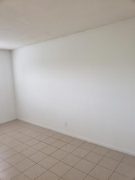 Building Photo - 4364 NW 9th Ave