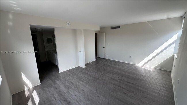 Building Photo - 625 Biltmore Way