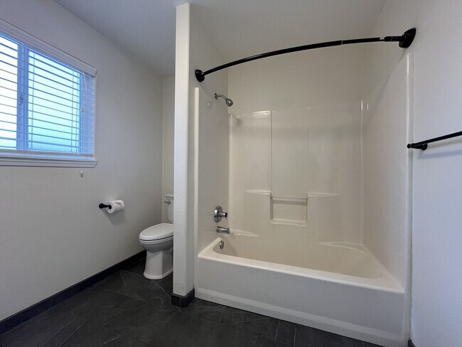 Building Photo - Grand 5 Bedroom Home Featuring 19ft Ceilings, Family Room & Main-Level Suite