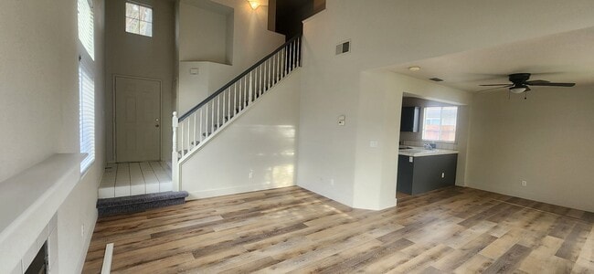 Building Photo - 3 Bedroom 2.5 bsthroom home in Gated Elk Grove Communtiy