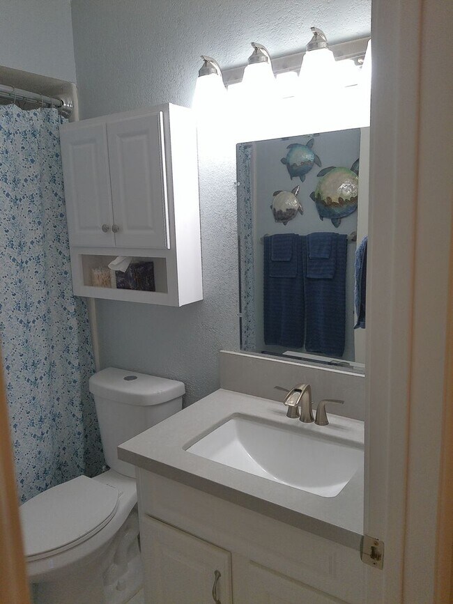 Building Photo - Beautiful updated condo in Los Lagos Upstairs unit.