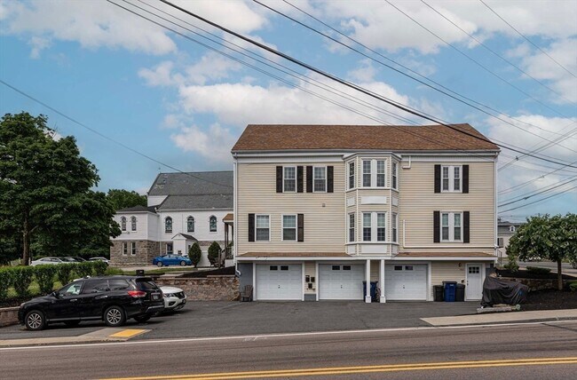 Building Photo - 143 Village St