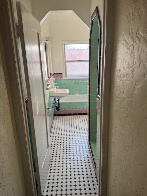 bathroom - 2203 S Harcourt Ave
