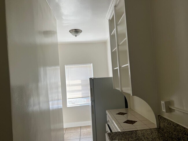 Building Photo - STUDIO $1495 LOS FELIZ HARDWOODS EXPOSED B...