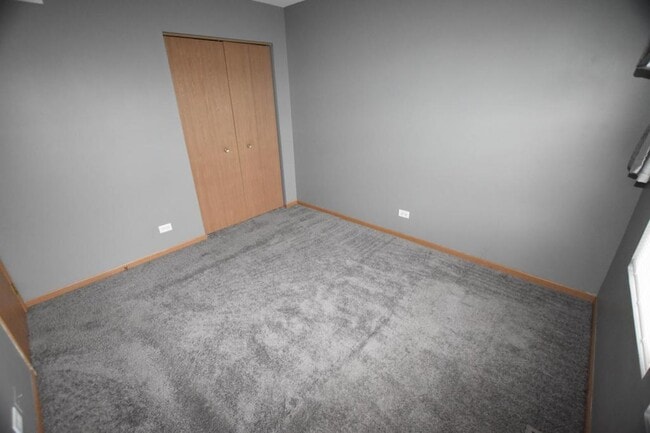 Building Photo - 24 Waterbury Cir