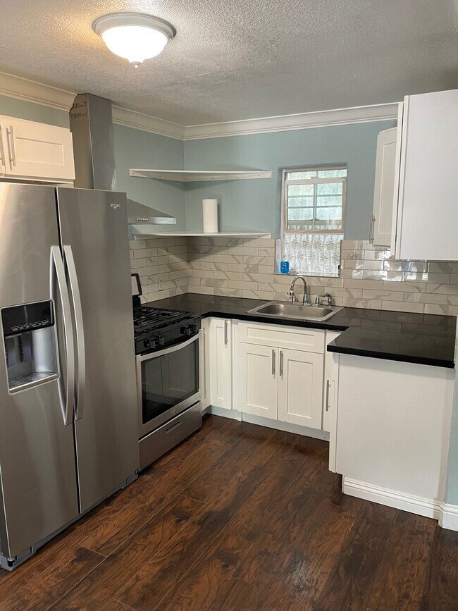 Building Photo - 3815 N California St