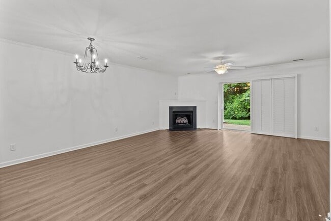 Building Photo - Your Perfect Townhome Is Here!
