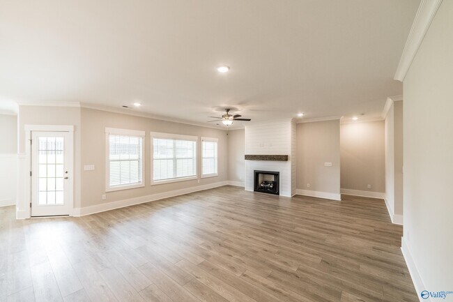 Building Photo - 117 Harper Ln