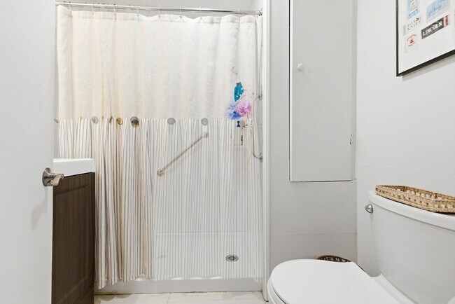 Building Photo - 194 Emerson St