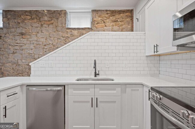 Building Photo - 360 Ponce De Leon Ave NE