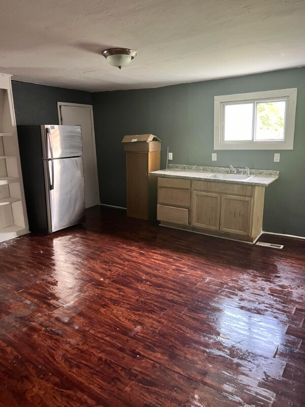 Building Photo - 11 Dupont St