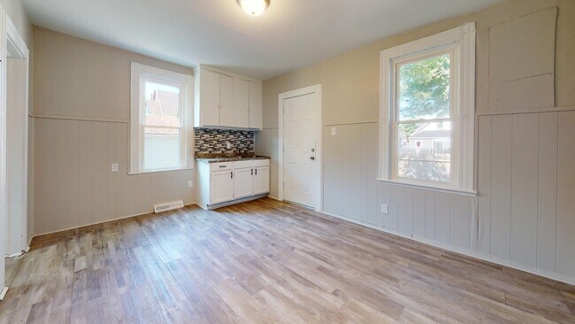 Building Photo - 4217 Hyde Ave