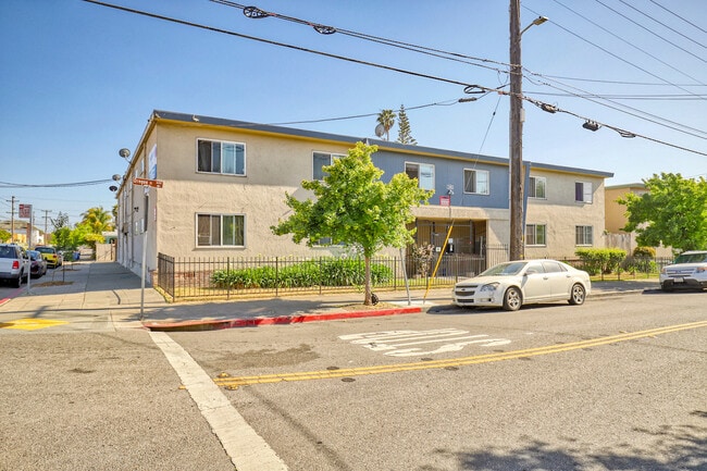 Building Photo - 1590 Oregon St