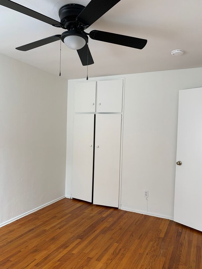 Building Photo - Spacious 2 bedroom